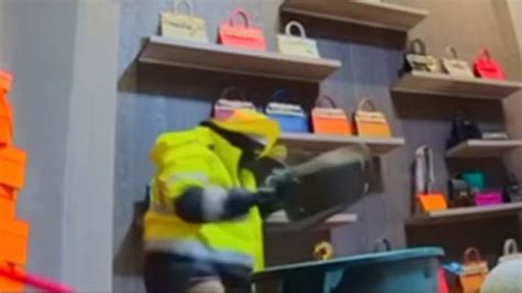 Video shows .8M Hermès handbag heist on South Beach